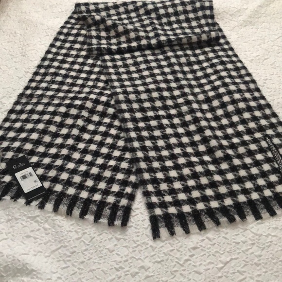 Karl Lagerfeld Black & White Plaid Rectangular Scarf Eiffel Tower Patch NWT - Picture 6 of 16
